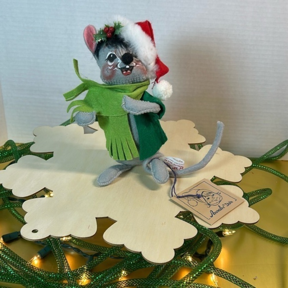 Annalee Santa Mouse with scarf 1988
